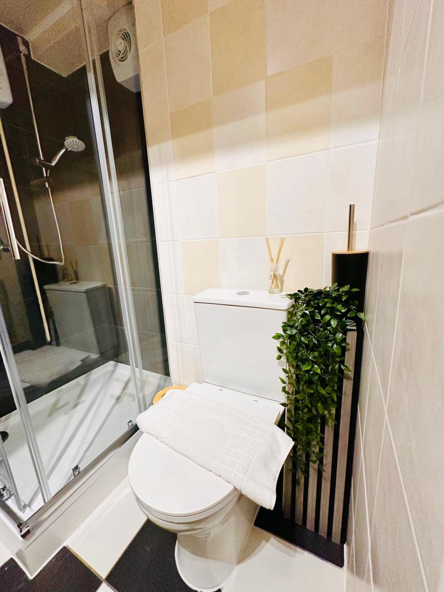 R2 - Elegant Private Room Opposite Queen Elizabeth Hospital - Harborne Birmingham Exteriör bild