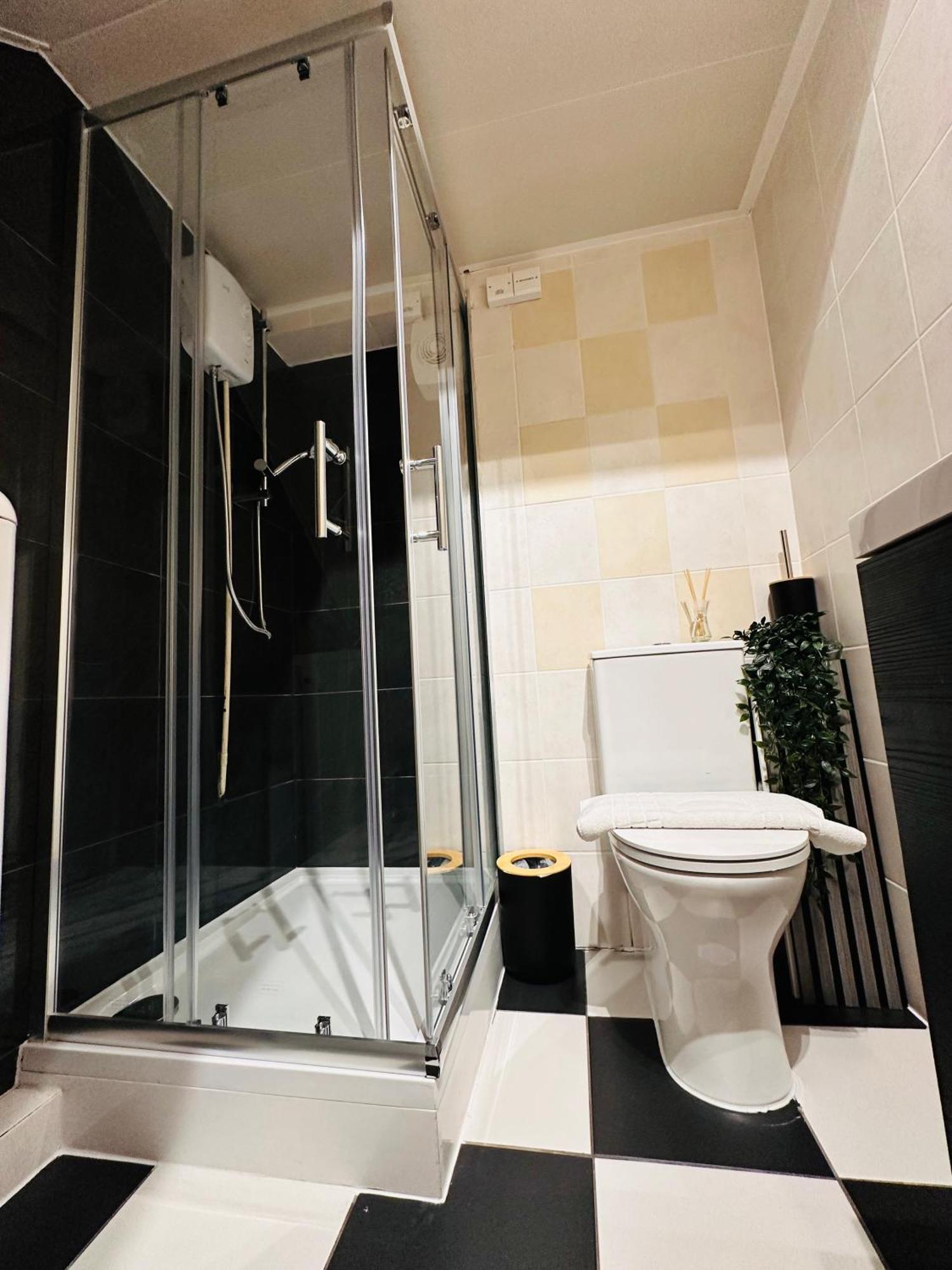 R2 - Elegant Private Room Opposite Queen Elizabeth Hospital - Harborne Birmingham Exteriör bild
